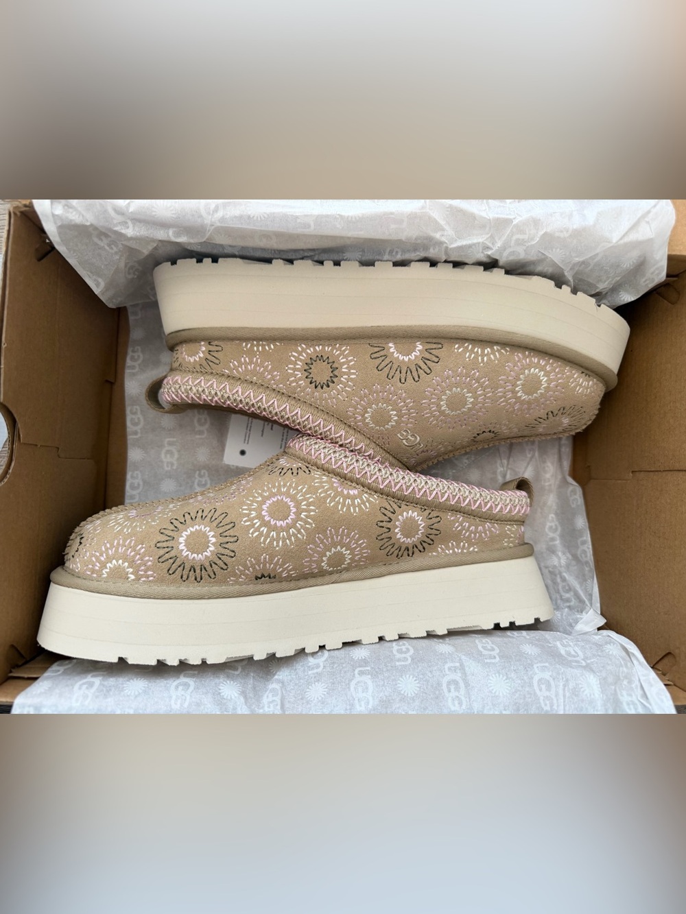 UGG Tazz Sun Stitch Mustard Seed Slippers size 10 - Picture 9 of 11